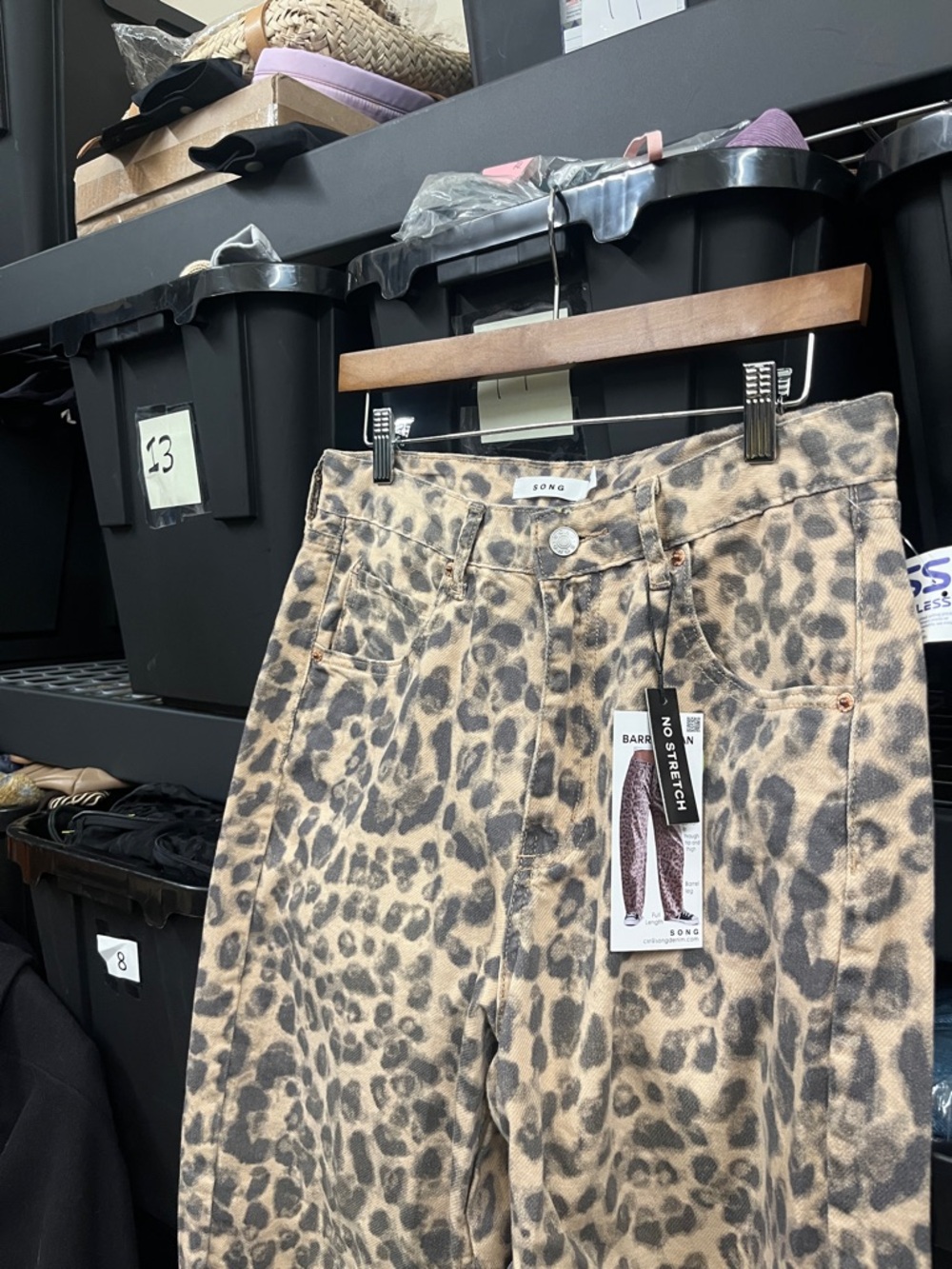NWT Leopard Print Low Waist Barrel Leg Jeans NWT Animal Print Neutral Size 7/28 - Picture 10 of 12